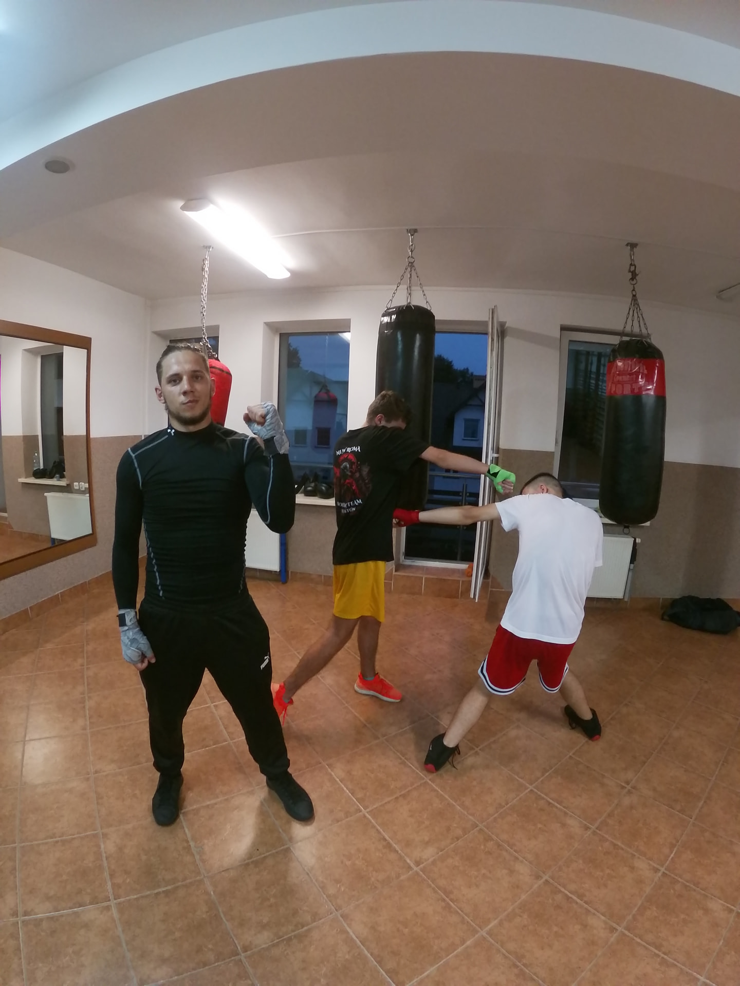Trening boksu w klubie New Roma w Augustowie